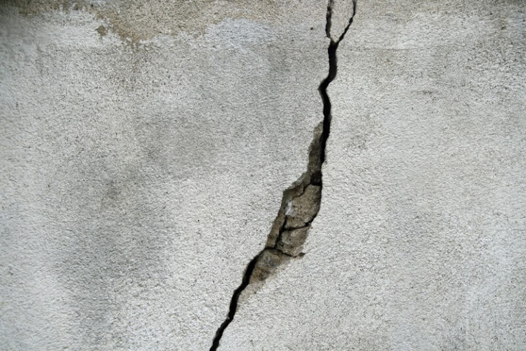 Water-repellent concrete increases concrete durability and protects against cracking.