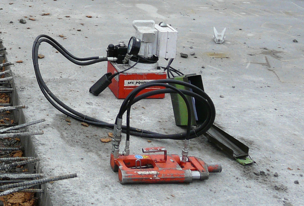 post-tensioning hydraulic jack