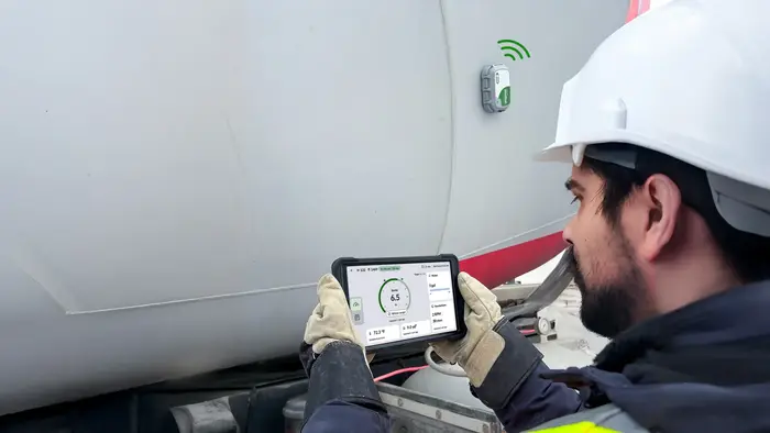 MixPilot concrete mixture monitoring system displaying real-time data on tablet interface