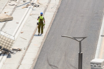 construction-worker-on-the-renovating-city-street-2026-04-13-00-25-45-utc